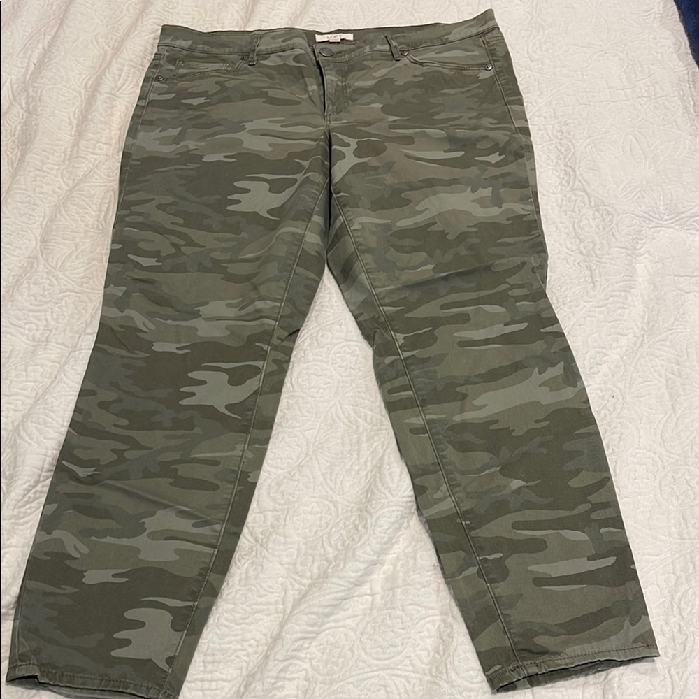 LOFT Olive Camouflage Pants